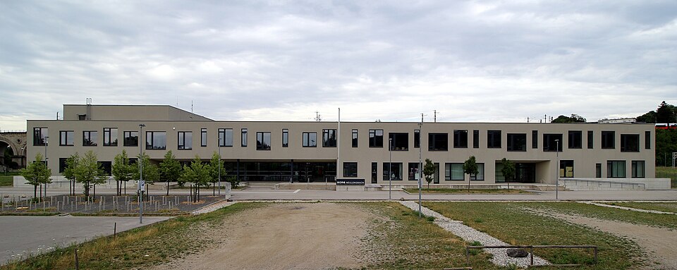 File:BORG Neulengbach 03.jpg