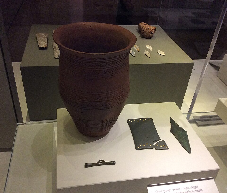 File:Bell Beaker 1a.jpg