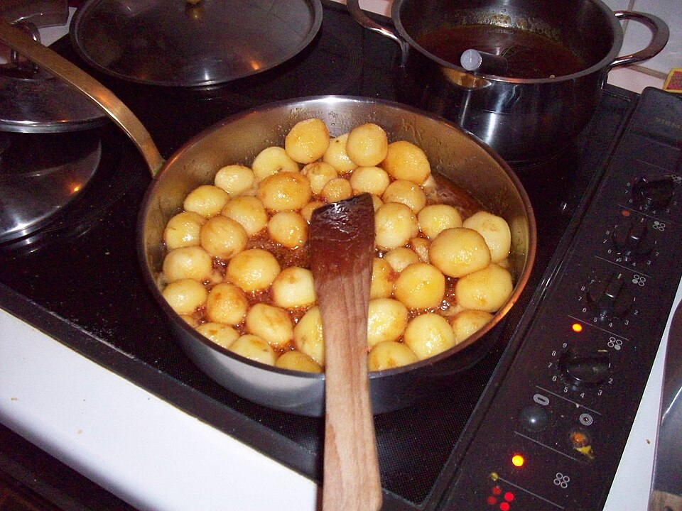 File:Caramelized potatoes 1.JPG