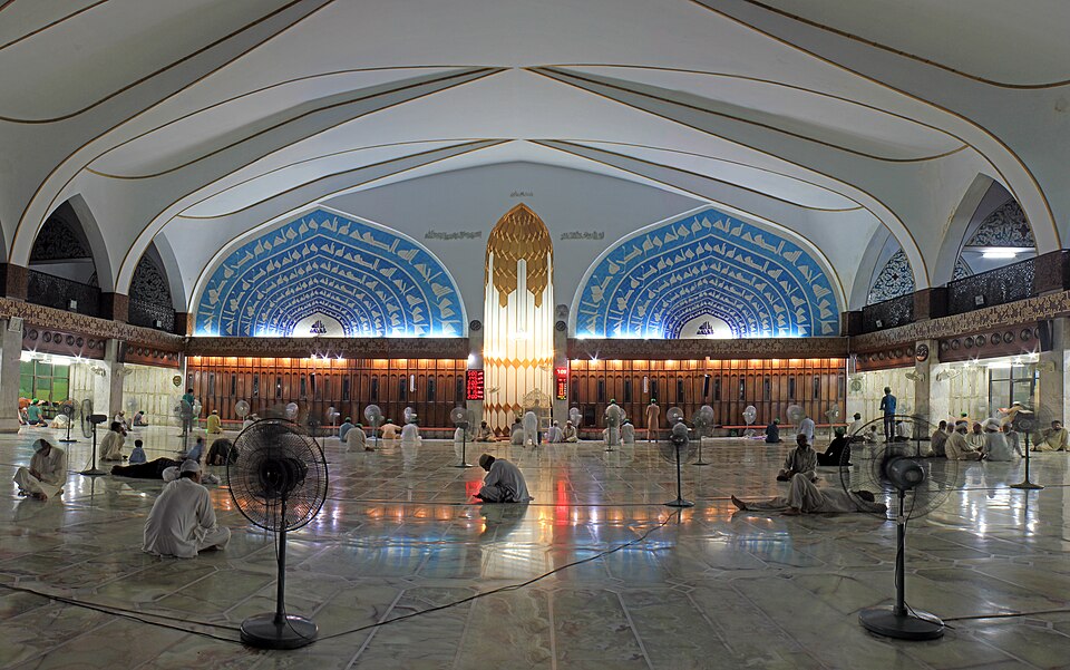 File:Data Darbar Mosque Insiade.JPG