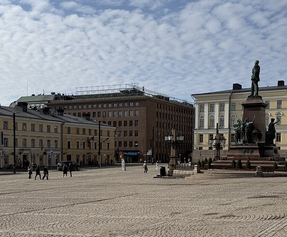 File:Helsinki SenateSquare SYP.jpg