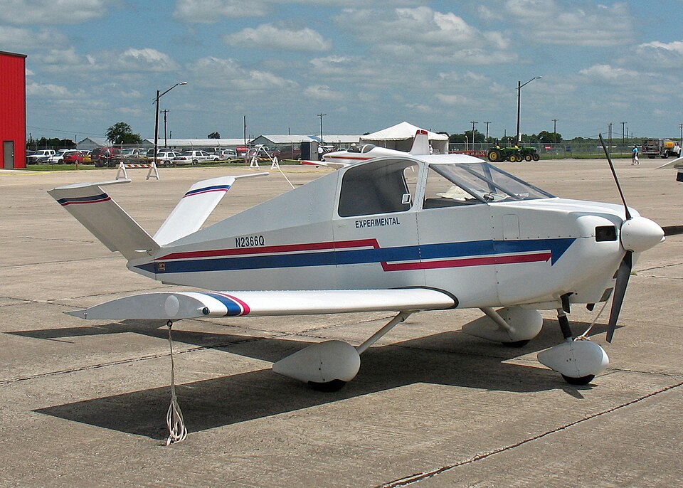 File:N2366Q Davis DA-2.jpg