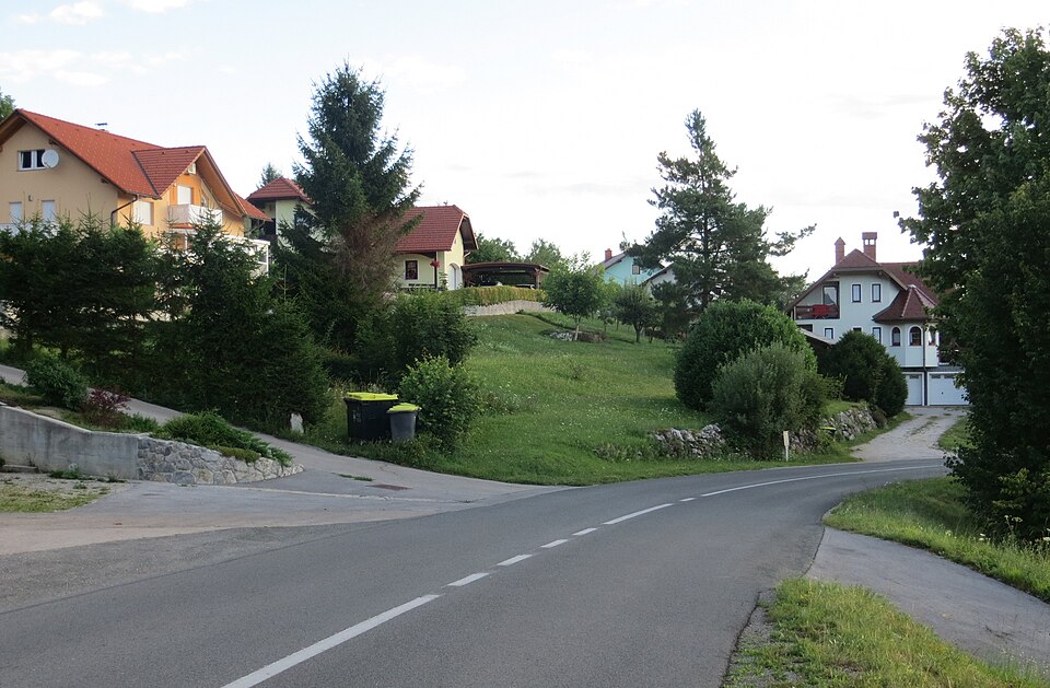 File:Podgozd Ig Slovenia.jpg