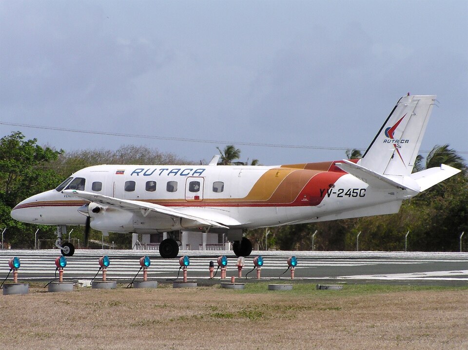File:RUTACA Embraer EMB-110P1A Bandeirante Maharajh-1.jpg