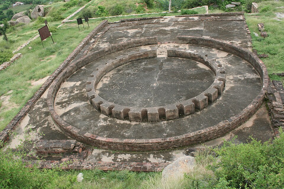 File:Remnants of Stupa.jpg