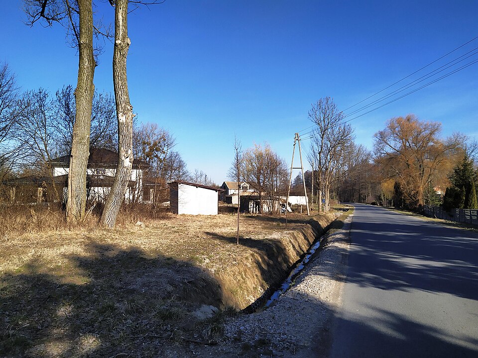File:Wymysłów, gmina Mszczonów.jpg