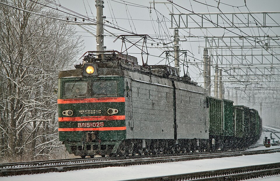 File:ВЛ15-025, Гатчина-Западный парк.jpg