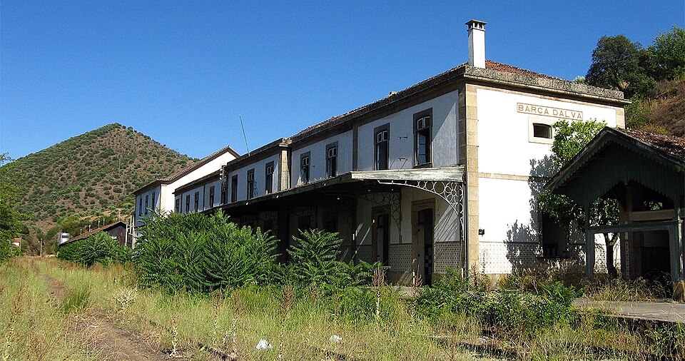 File:Barca d'Alva Train Station in 2009.jpg