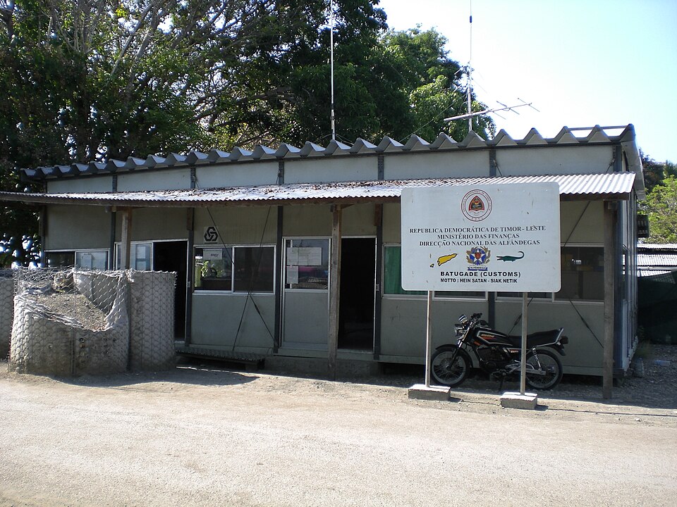 File:Batugade-Customs-2009.JPG