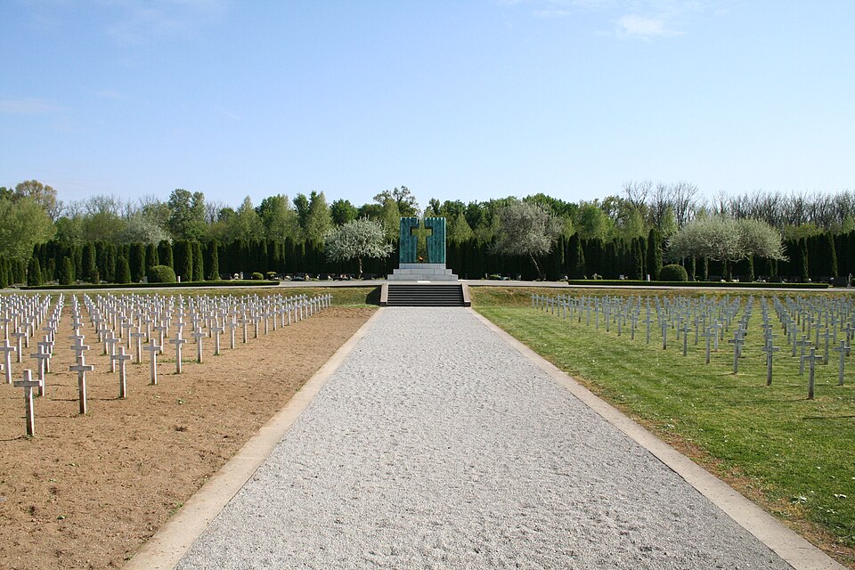 File:Vukovar Memorial Cemetery, 20150429160343.jpg