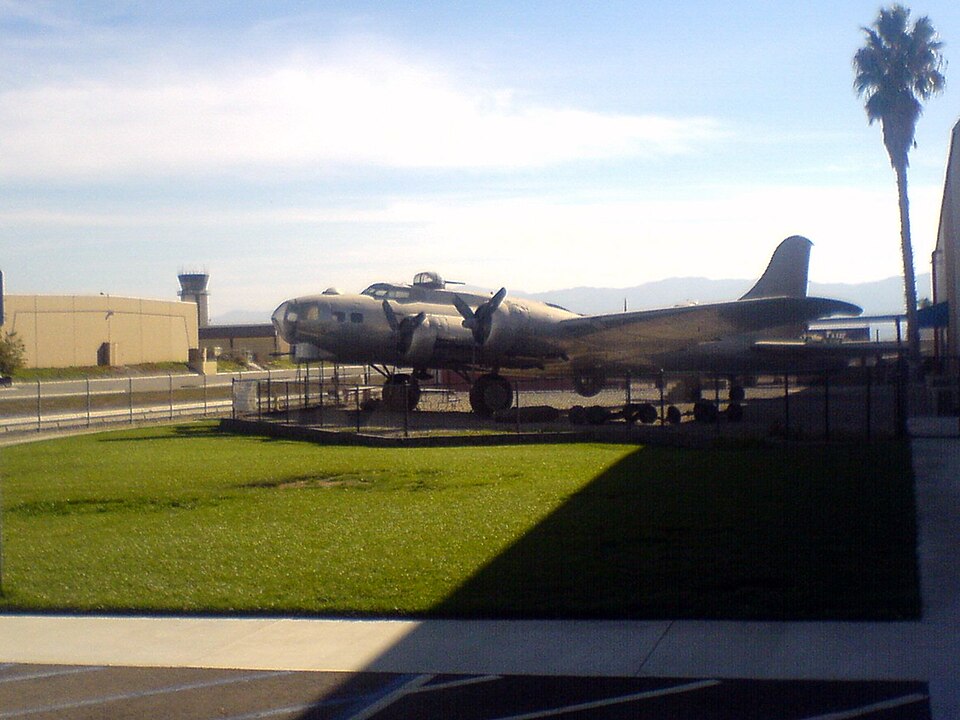 File:B-17 planes of fame-chino.jpg