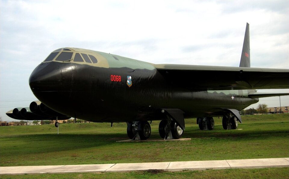 File:B52 on display.jpg
