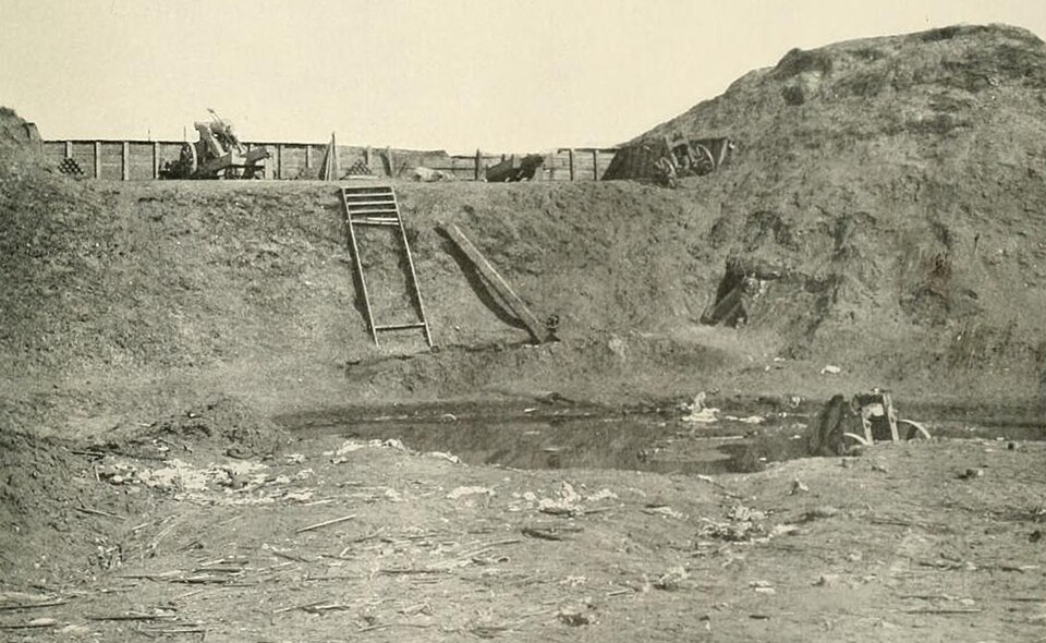 File:InsideRampartsofFortFisher.jpg