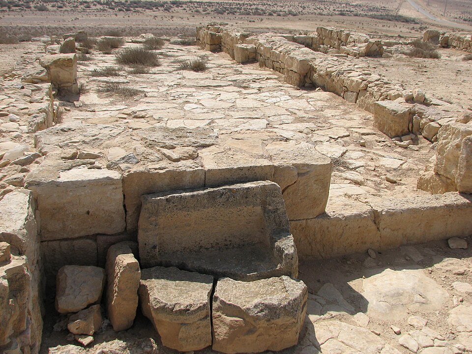 File:Mesad Yeruham.jpg