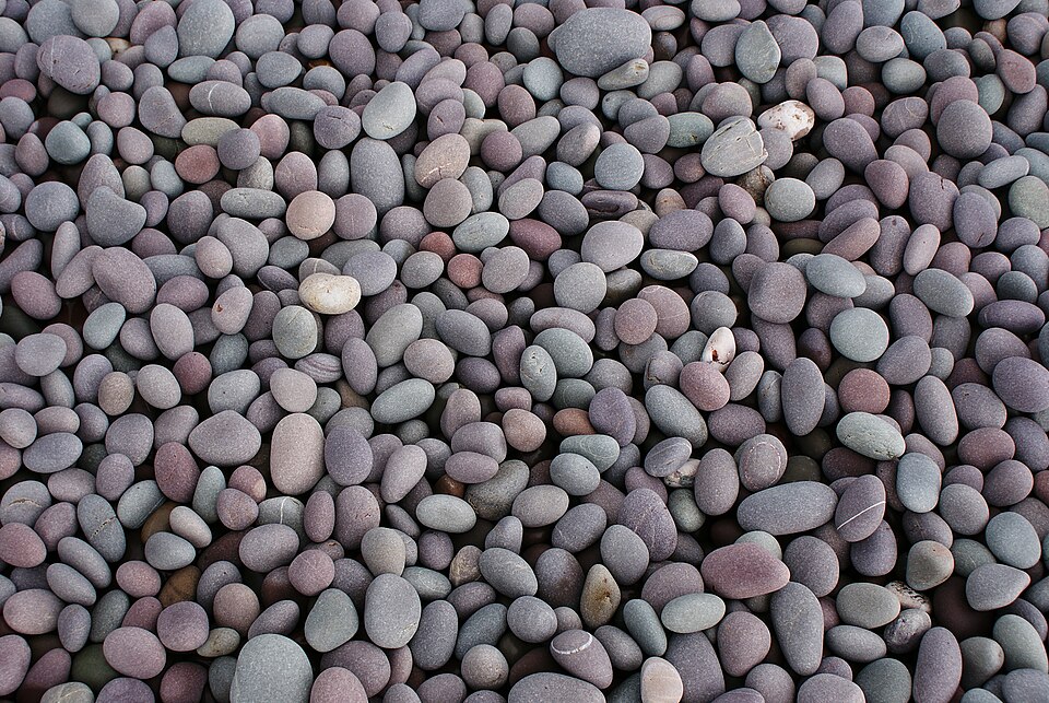 File:Pebbleswithquarzite.jpg