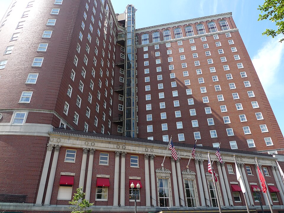 File:Providence, Rhode Island, Biltmore Hotel.jpg