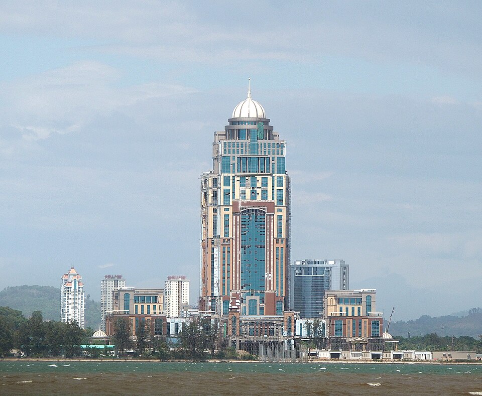 File:SabahAdministrationBuilding.jpg