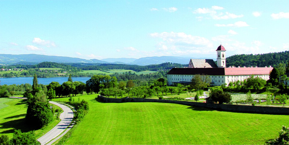 File:Stift St. Georgen am Längsee.jpg