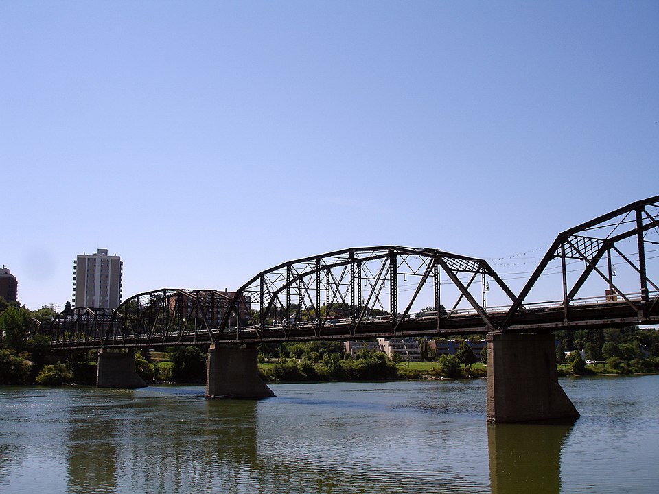 File:Victoria Bridge in Nutana, Saskatoon.jpg