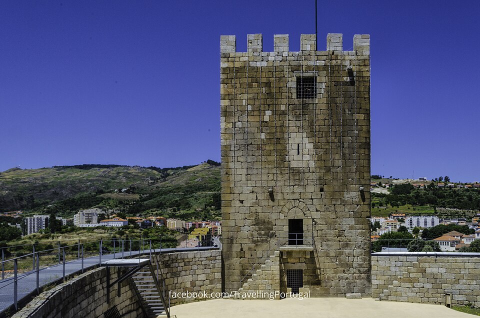 File:Castillo de Lamego (15307847650).jpg