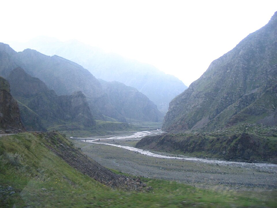 File:Darial-Gorge.JPG
