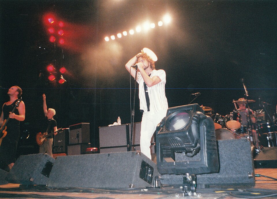 File:PearlJam-DC2000-2.jpg