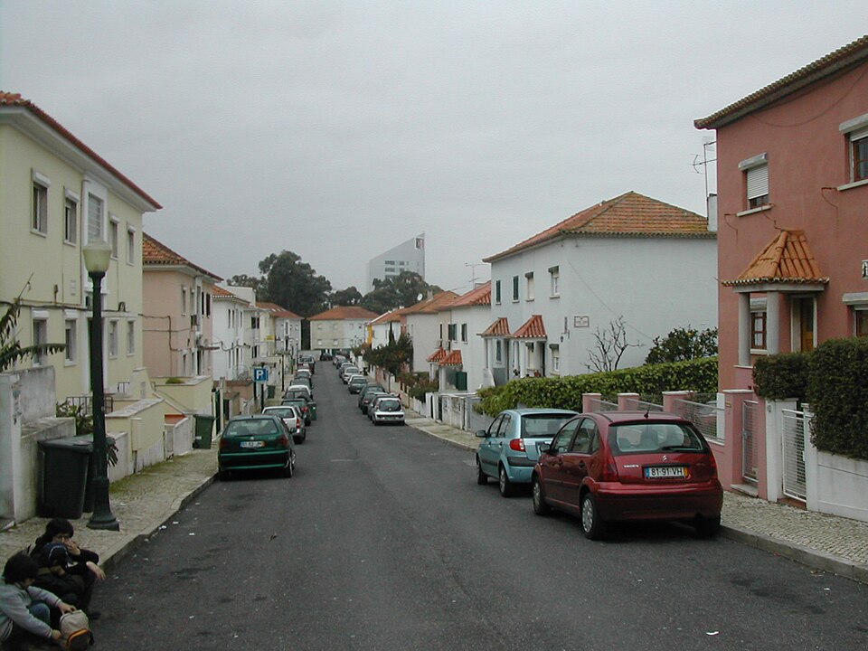 File:RuaCaselas.JPG