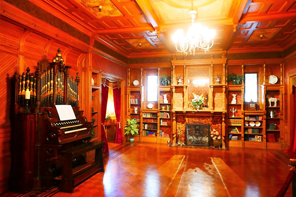 File:Sarah Winchester organ at home.jpg