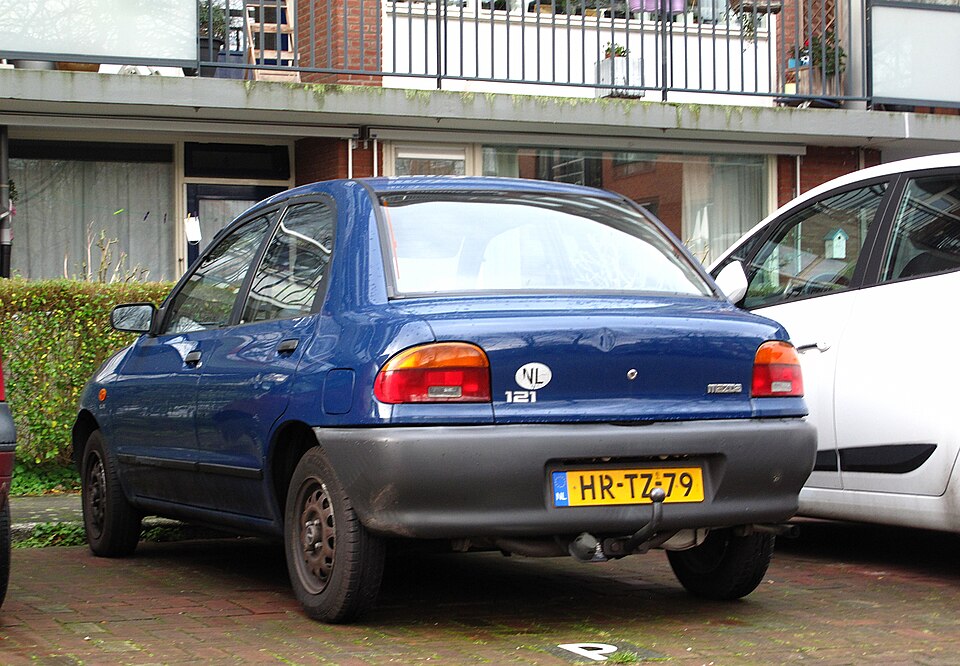 File:1994 Mazda 121 1.3i 16V LX.jpg
