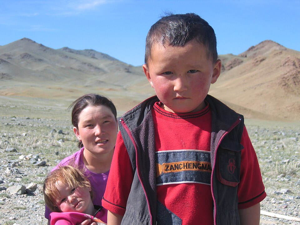 File:Mongolian children with mother.jpg