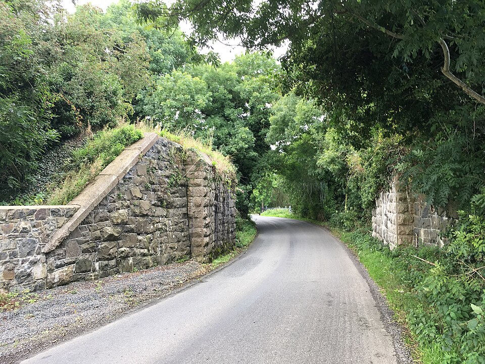 File:Mullafernaghan Road.jpg