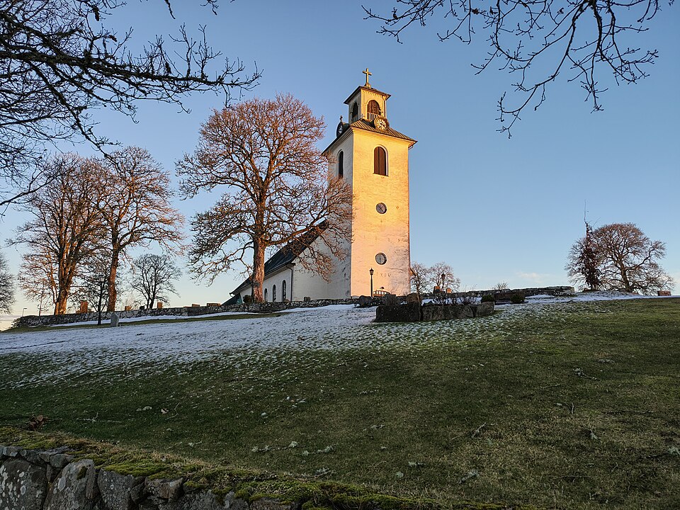 File:Södra Hestra kyrka i Broaryd.jpg