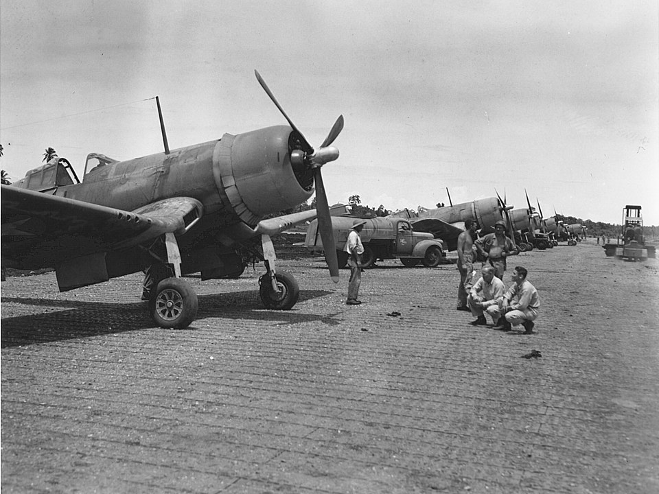 File:F4U-1s VMF-124 on Guadalcanal 1943.jpg