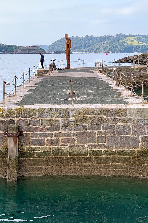File:LOOK II, West Hoe, Plymouth.jpg