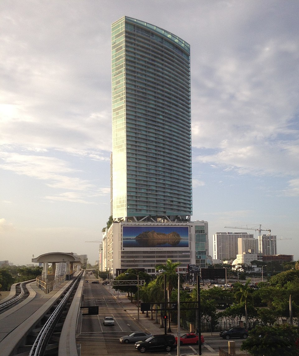 File:MarinaBlue, June 2015.jpg