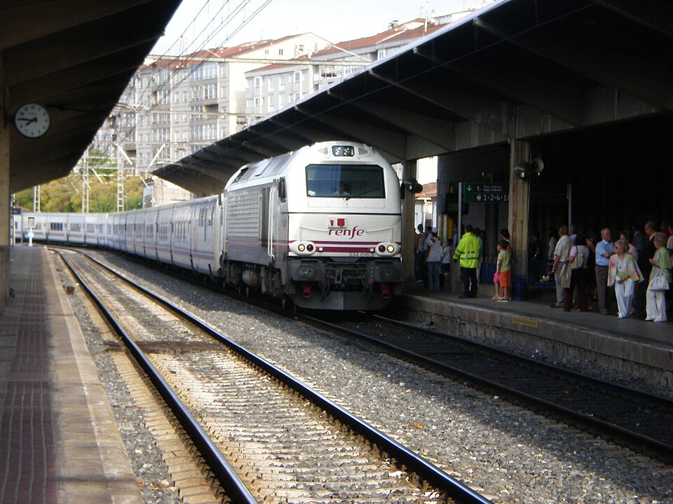 File:Ourense 30-07-2008 16 334 talgo.jpg