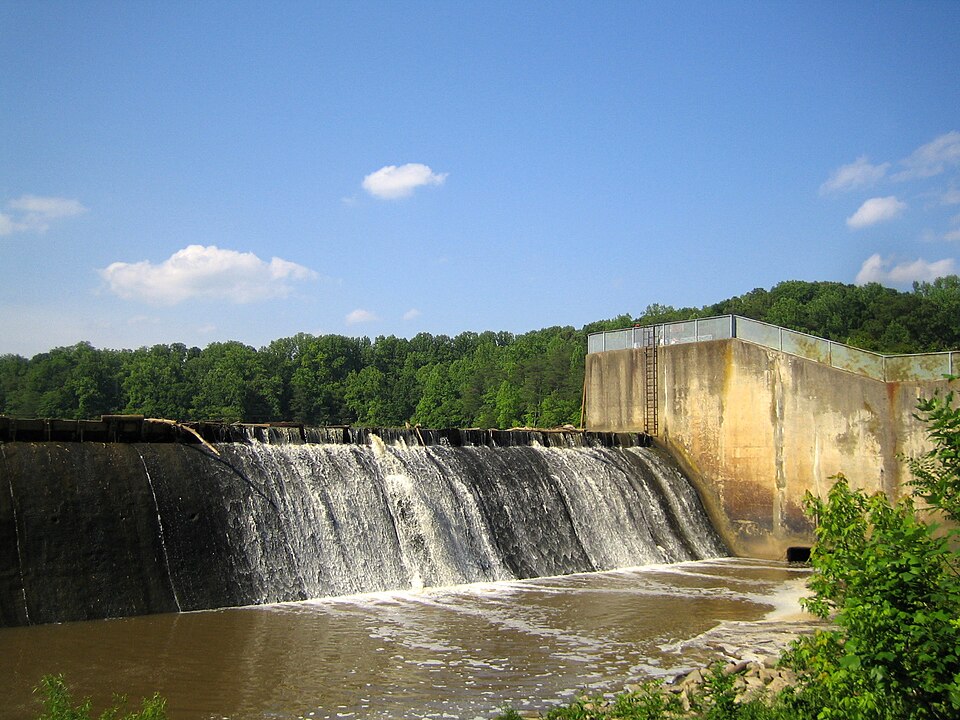 File:Accotink Creek Trail-1 (3613893734).jpg