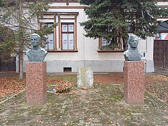Busts Marko Orešković Krntija and Miladin Zorić Garača in Nakovo