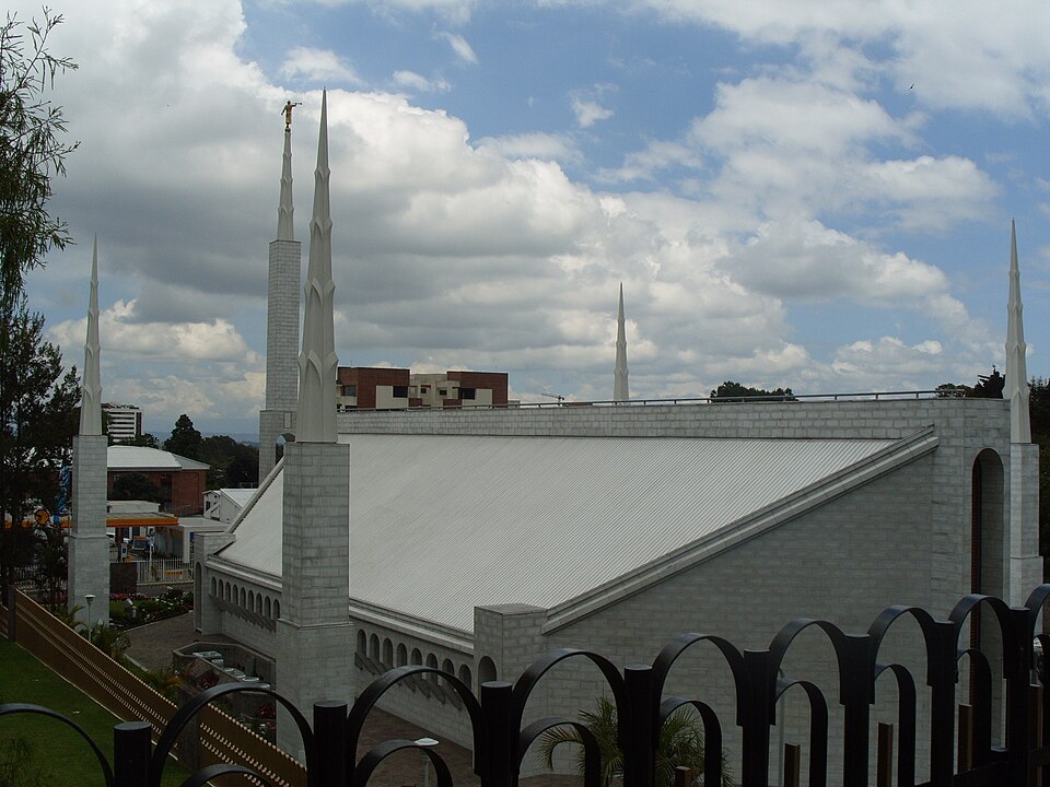 File:Guatemala City Temple by rkuhnau.jpg