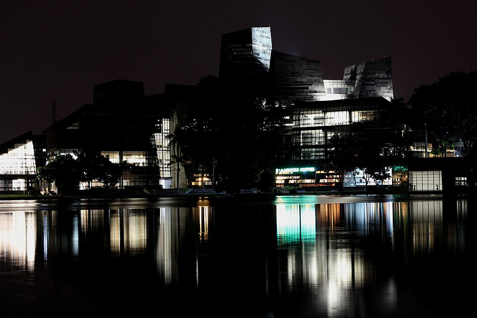 File:UI Central Library at Night.jpg
