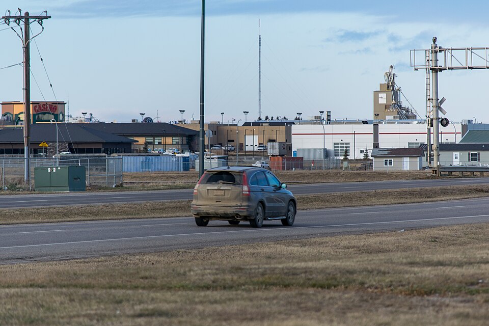 File:43 Street South, Lethbridge.jpg