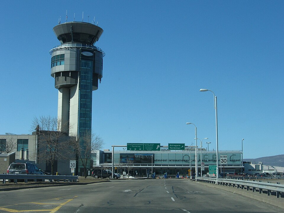 File:Aéroport Jean Lesage.jpg
