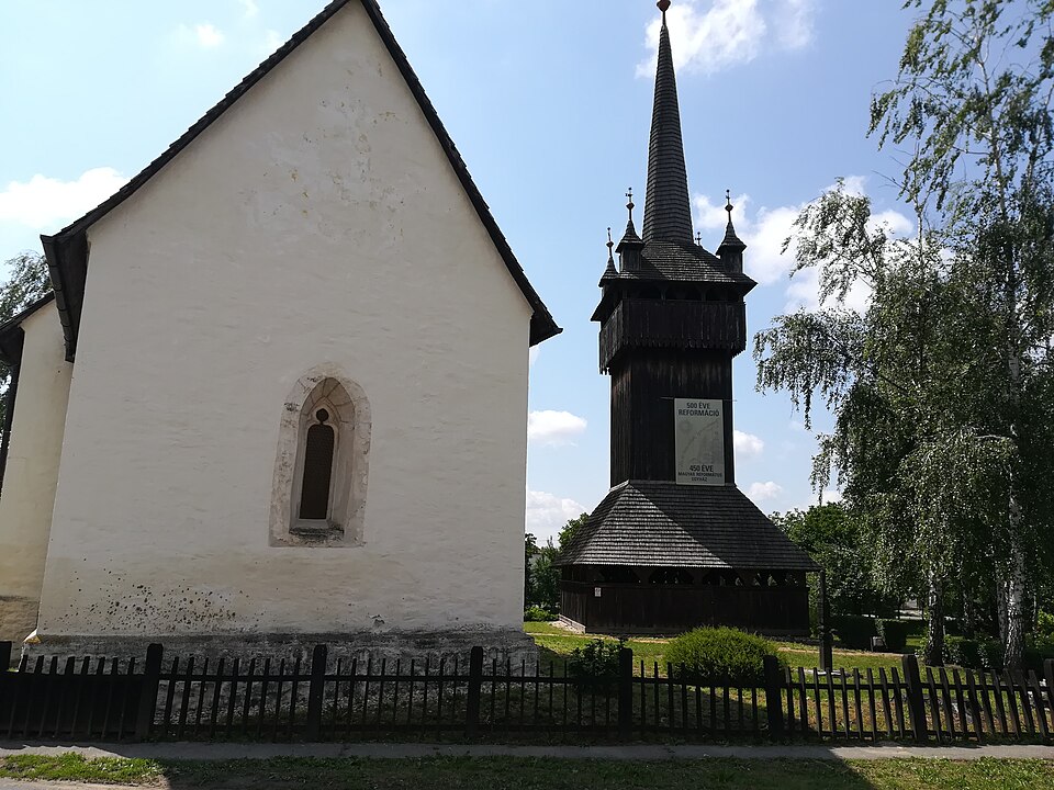 File:Calvinist church in Vámosatya, Hungary 1.jpg