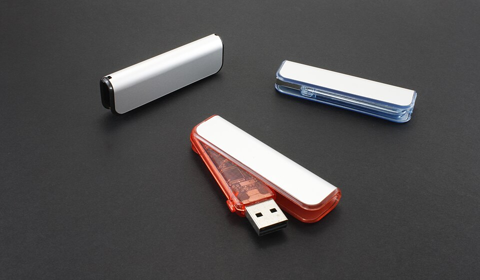 File:Custom USB Drives.JPG