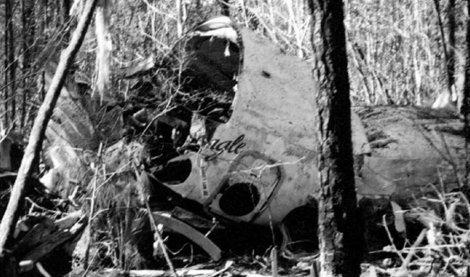 File:Flagship Airlines N918AE wreckage.jpg