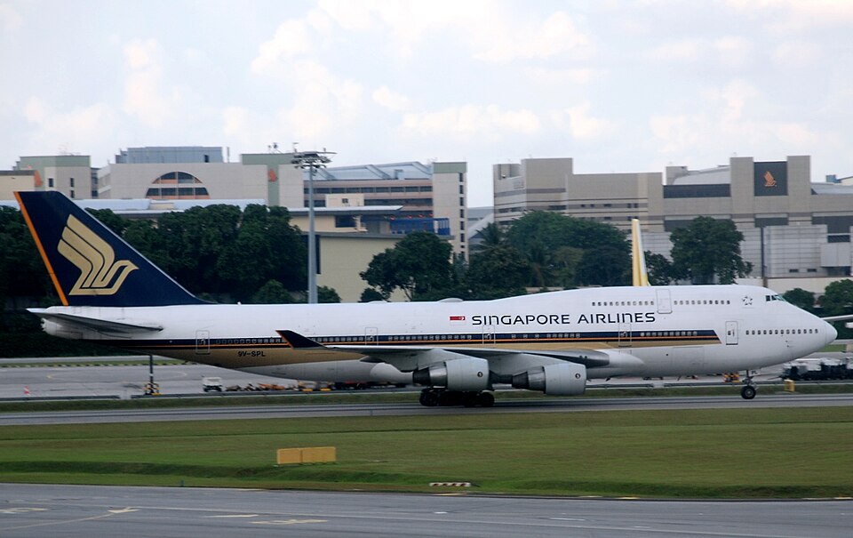 File:SIA Boeing 747-400, SIN.jpg