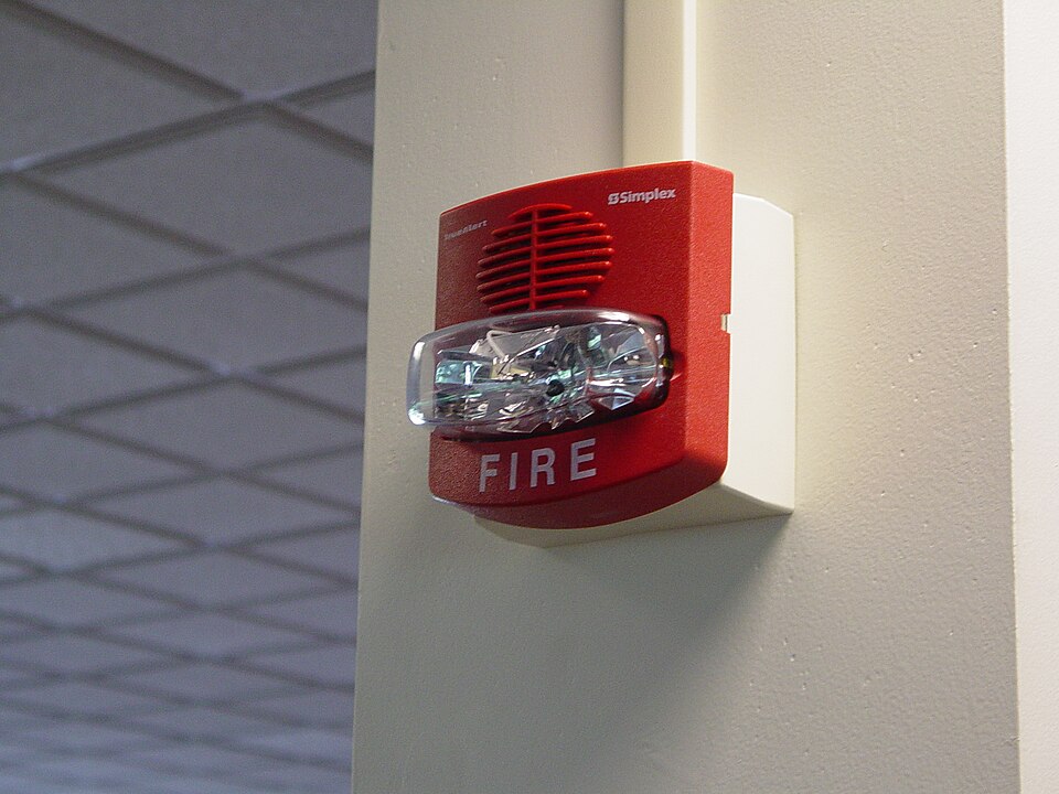 File:Simplex TrueAlert horn and strobe.jpg