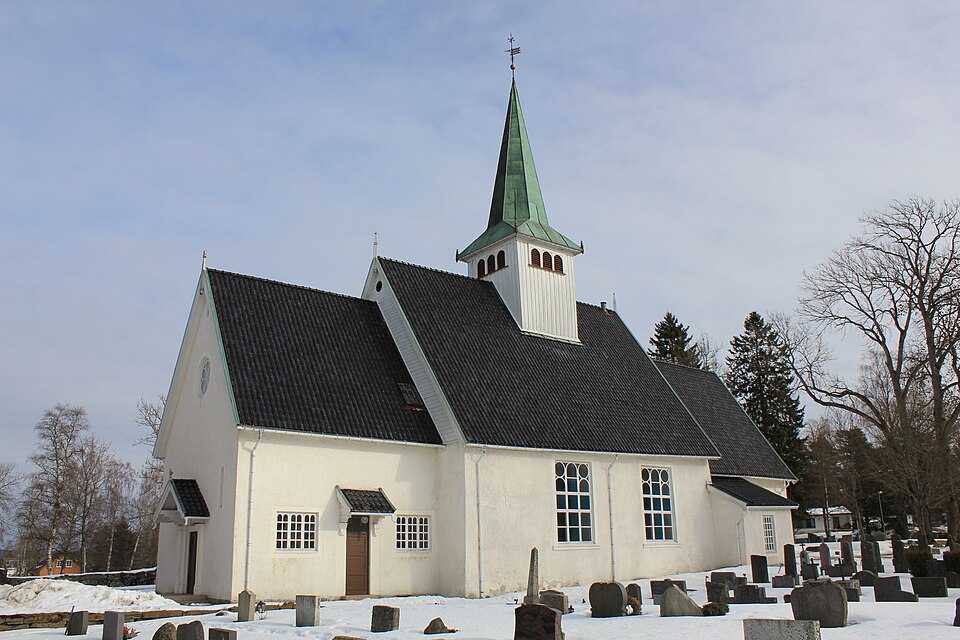 File:Trøgstad kirke.JPG