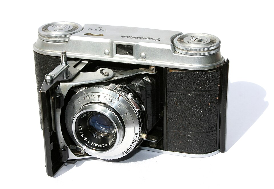 File:Voigtlander Vito II Camera Digon3.jpg