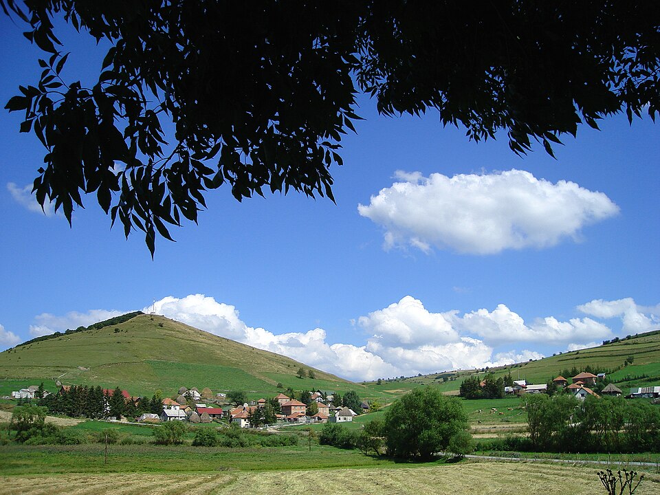 File:Кнежевац, Сјеница.jpg